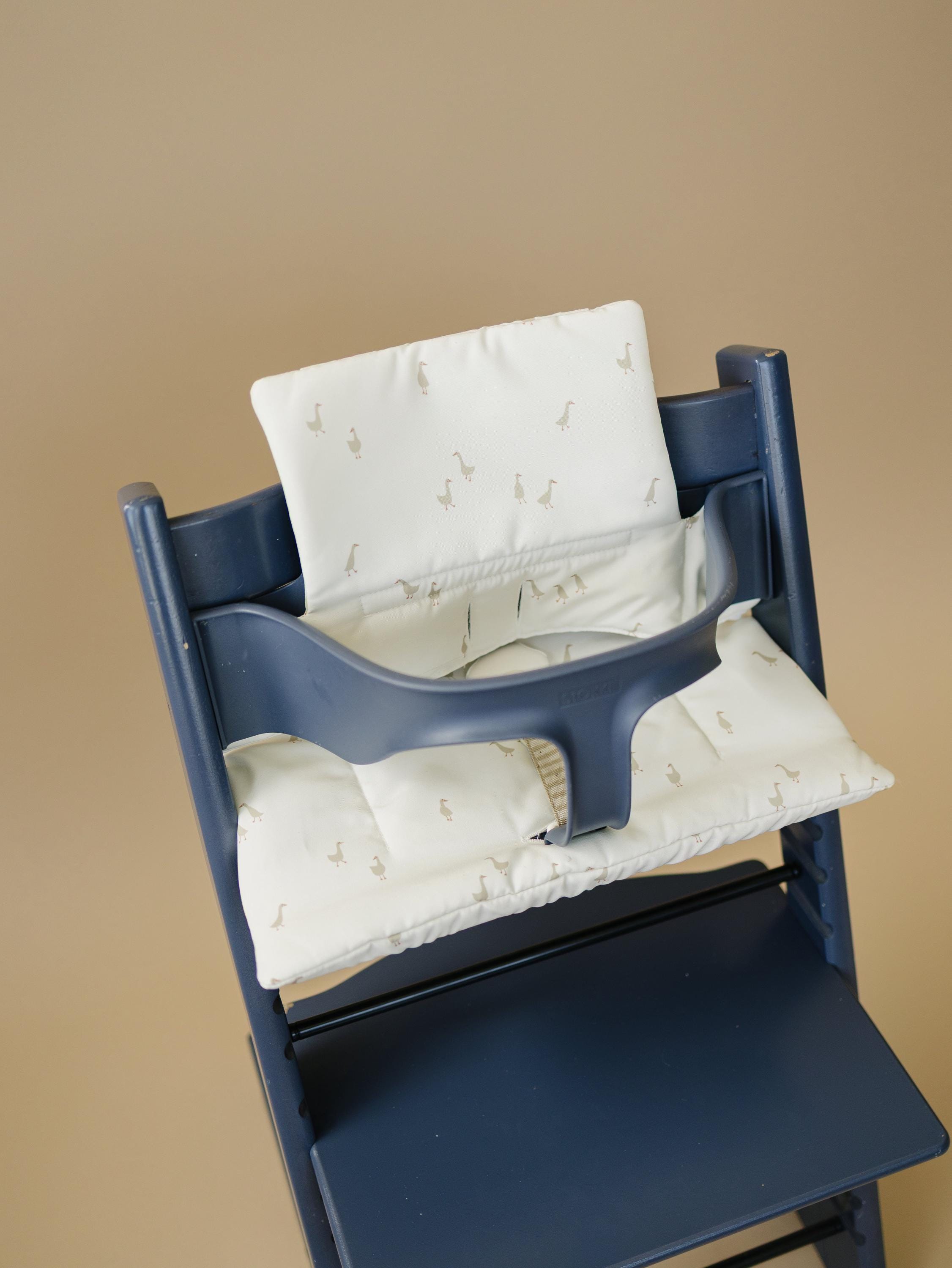 Cojín para trona Stokke Tripp Trapp con estampado de gansos - Funda lavable