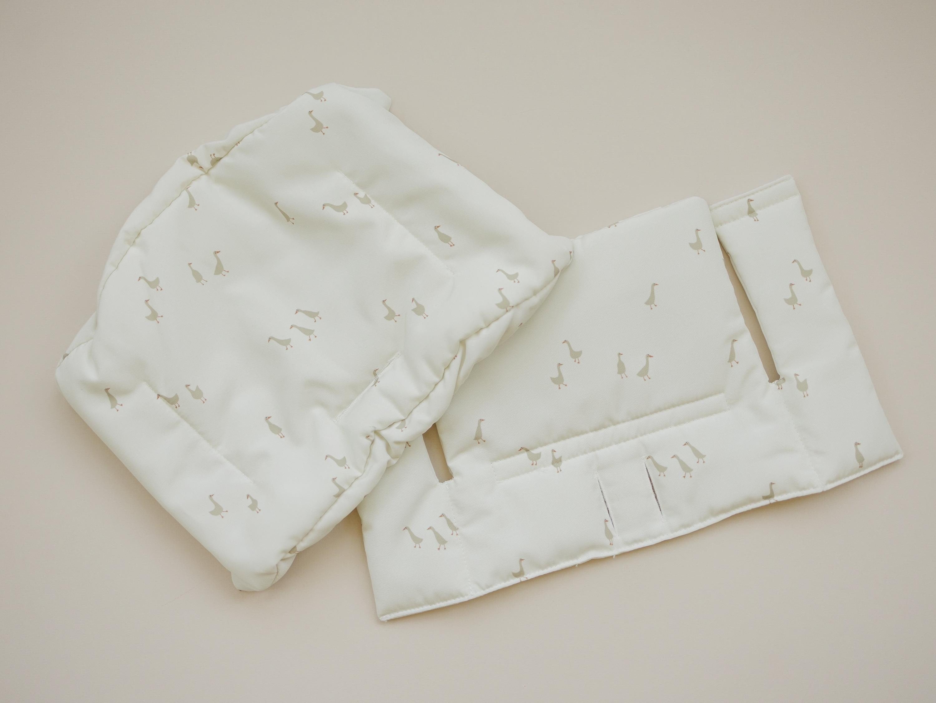 Cojín para trona Stokke Tripp Trapp con estampado de gansos - Funda lavable